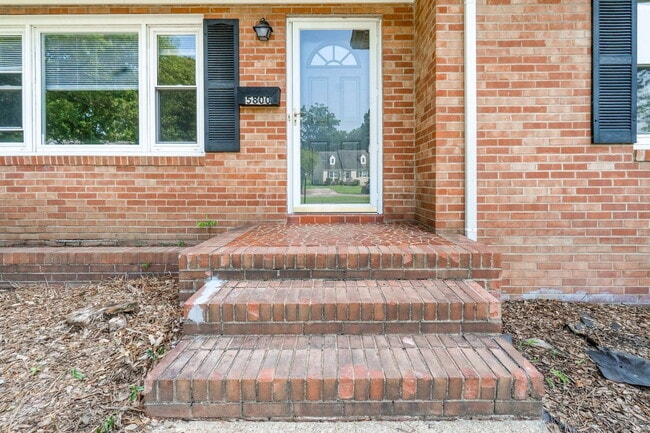Photo - 5800 Fitzhugh Ave