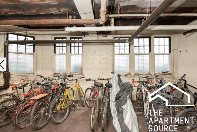 Photo - 2324 N Lincoln Park W Unidad 2