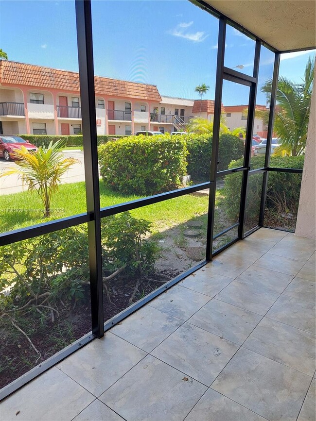 Photo - 860 NE 209th Terrace Unidad 101-33
