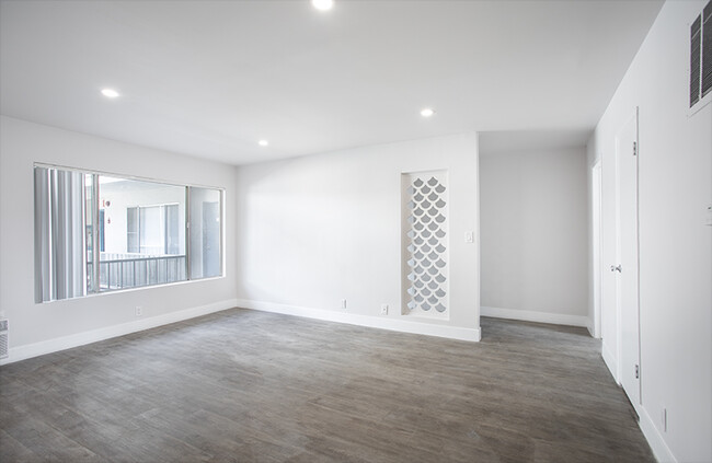 Renovated, Large 2BD/ 1.5 Bath in Mid-City... - Renovated, Large 2BD/ 1.5 Bath in Mid-City... Apartment Unit 202