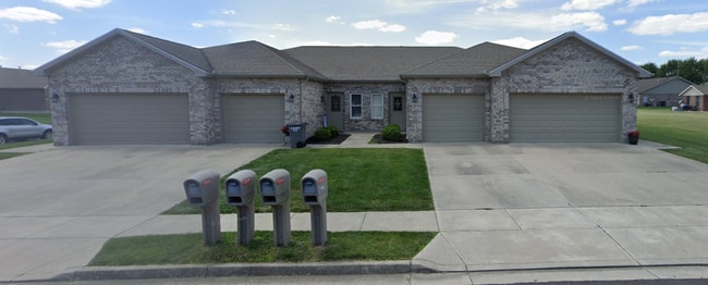 Building Photo - Brick Ranch with 3 Bedrooms, 1.5 Baths, an... Unit 1010-D Laurel Tree Ct Rental