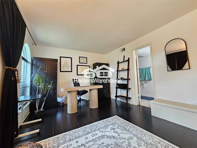 Photo - 1806 Saxony Ln