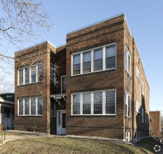 1705 Hague Ave Apartments For Rent in Saint Paul, MN