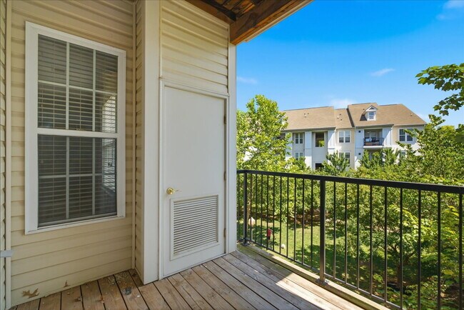 Elegant two bedroom and two bath Condo Living in the Heart of Potomac Falls