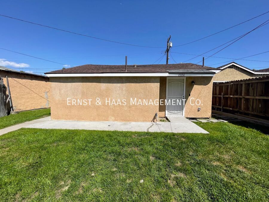 Photo - Wonderfully Charming 1 Bedroom Rear Cottag...