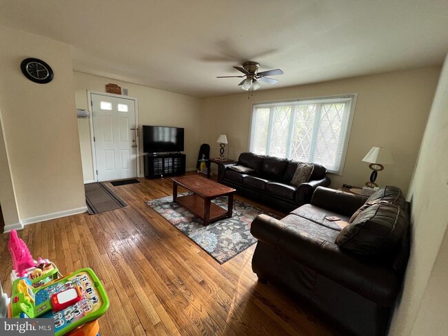 Photo - 890 Belfry Dr