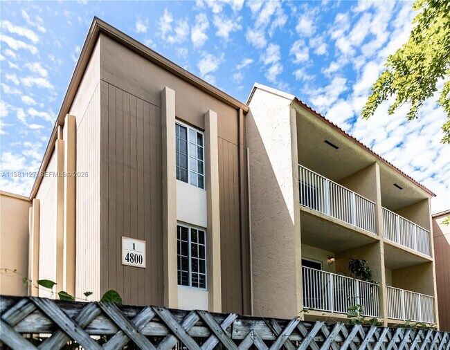 Building Photo - 4800 NW 79th Ave Unit 206