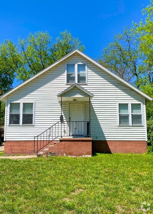 Building Photo - Italian Estates Property Management Rental