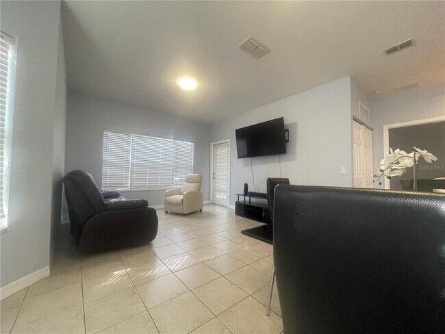 Photo - 2388 Grand Central Pkwy