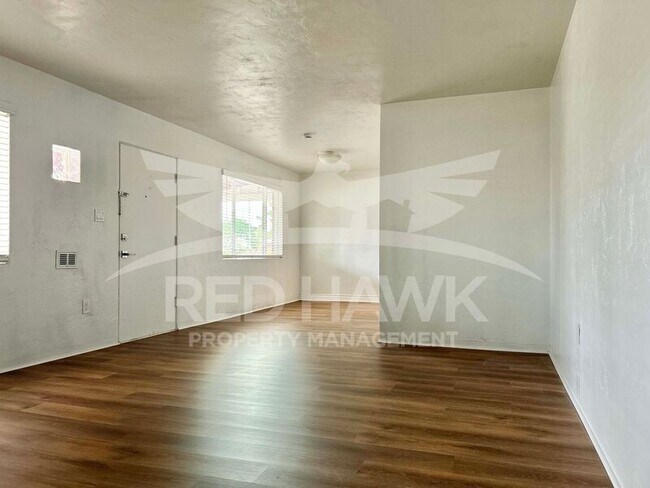 Photo - 751 W 3rd Pl