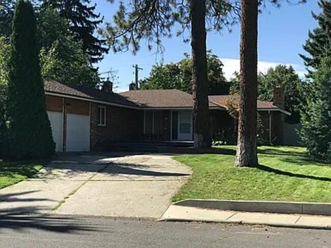 Building Photo - Large 2640 sq. ft. Single Family Home for Rent! - 4 Bedroom, 2 Bathroom Located in Cheney!