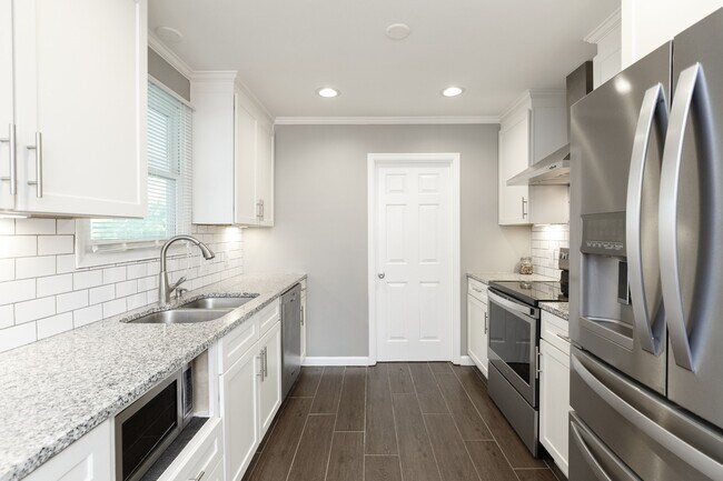 Photo - 905 Preston Ct