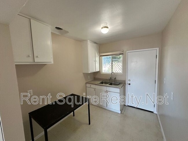 Photo - 936 W Foothill Blvd Unidad #12