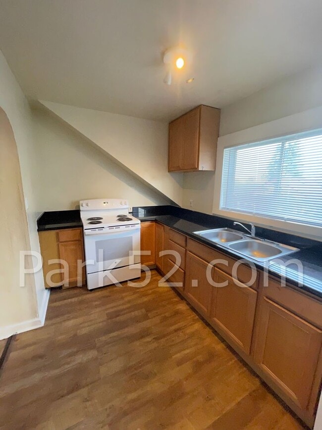 Photo - 2 Bedroom Tacoma Duplex Unidad #B
