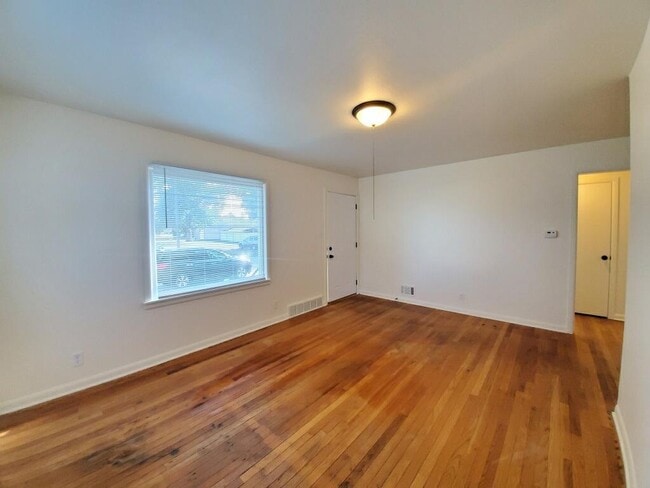 Photo - 126 E Garfield St