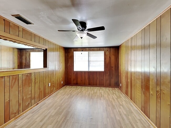 Photo - 408 Eastway Dr