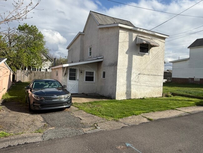 Building Photo - 1415 Diamond Ave