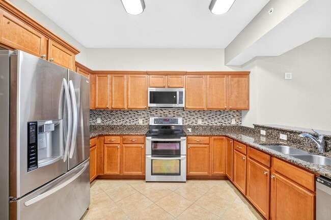2801 S Ridgewood Ave Unit 915