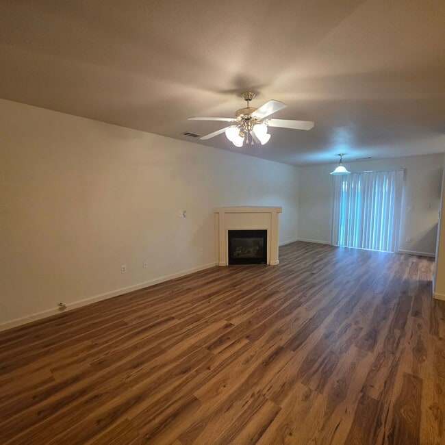 Photo - 3720 Vinewood Dr