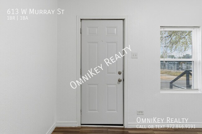 Photo - 613 W Murray St