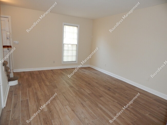 Photo - 3081 Colonial Way