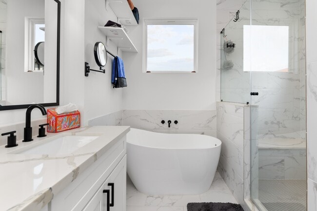 Photo - 3030 Live Oak St