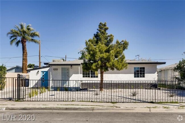 Building Photo - 2 bedroom casita Rental