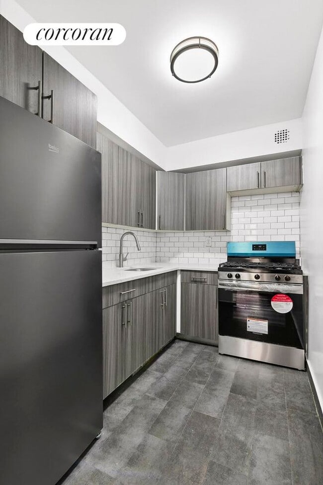 Photo - 10 W 87th St