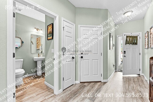 Photo - 856 5th Ave S