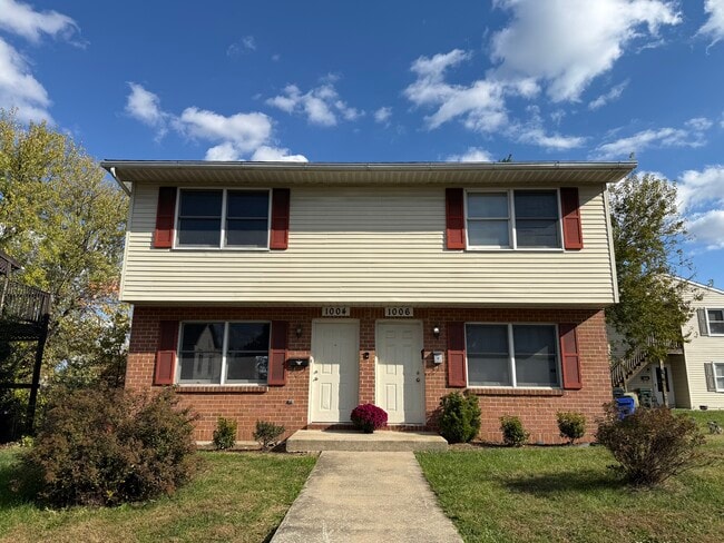 Building Photo - 1004 Corbett St Unit 1004