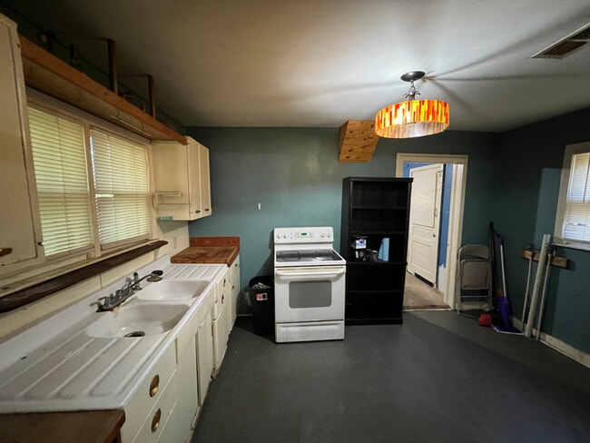 Photo - 706 Violet St