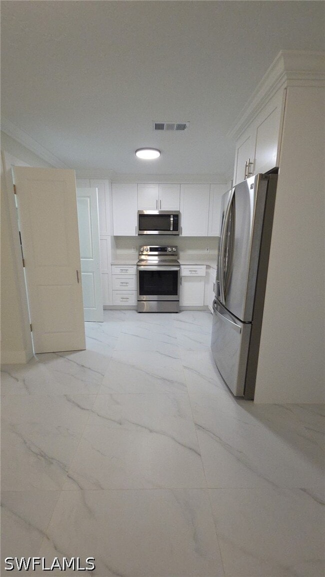 Photo - 18600 Miami Blvd