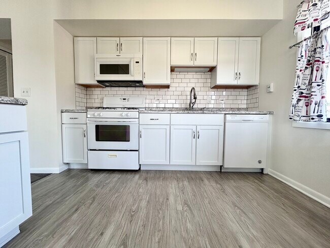 Photo - 5820 Wilshire Ct Unit B