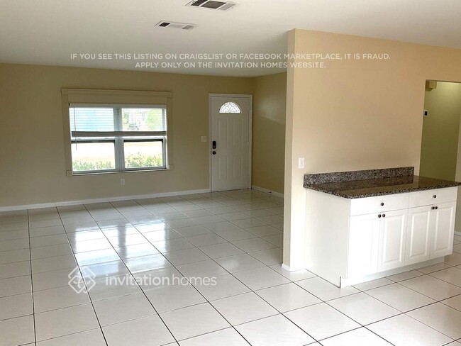 Photo - 785 SW Belmont Cir