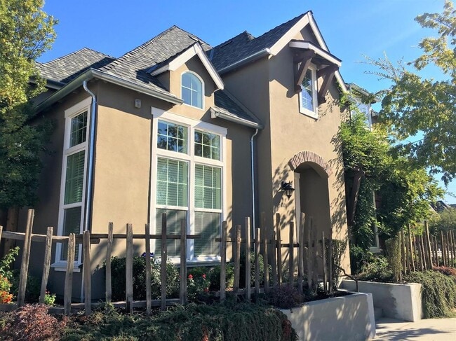 Building Photo - Beautiful Home awaits at Molly's Walk-Rose...