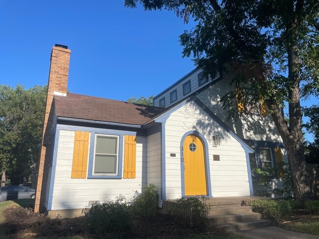 Building Photo - 310 Amarillo St Rental