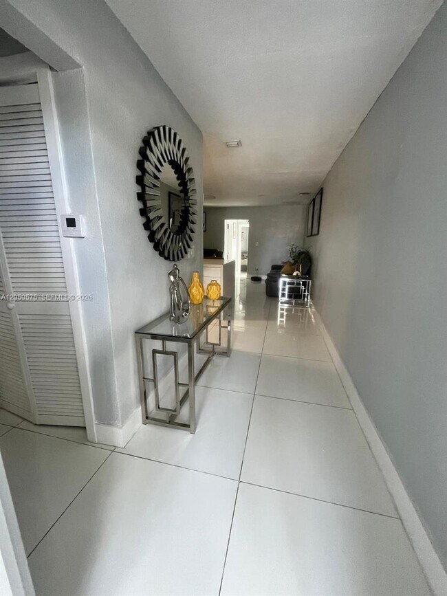 Photo - 1525 W 62nd St