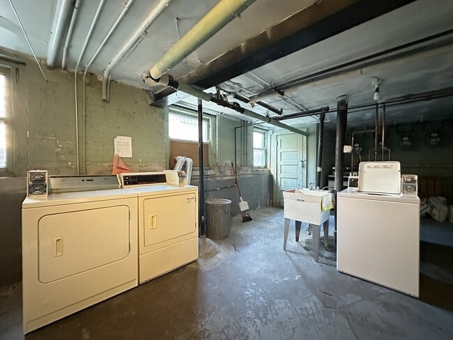 Building Photo - 4311 N Francisco Ave Unit K00J