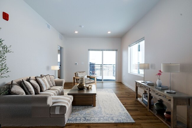1 Bedroom & 1 Bedroom + Den at UC!