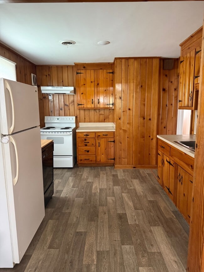 Photo - 1405 Newton St