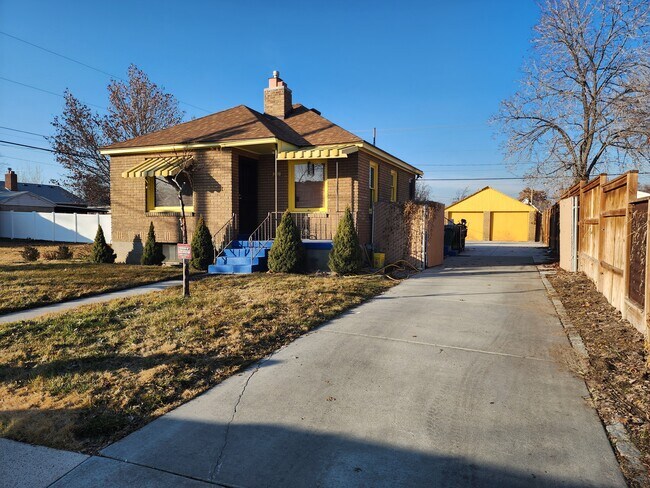 Photo - 211 E Maple St House