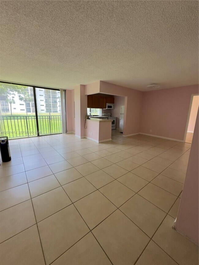 Photo - 17011 N Bay Rd Unidad 117