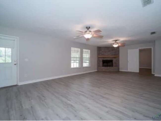 Photo - 2861 N Market St