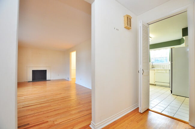 Photo - 19 Seneca Rd