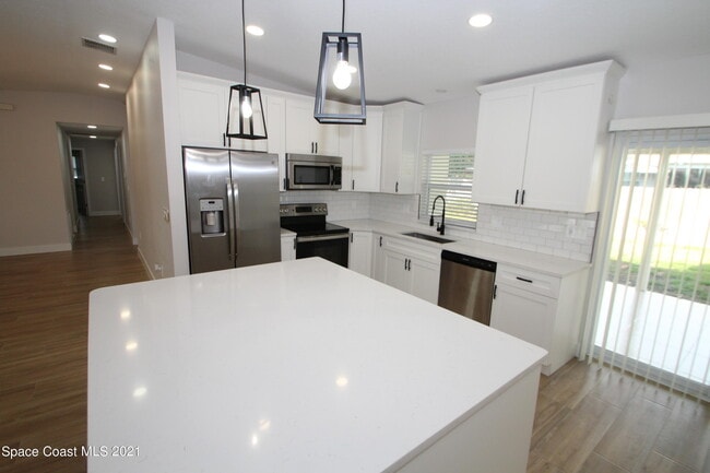 Photo - 580 Pine Tree Dr