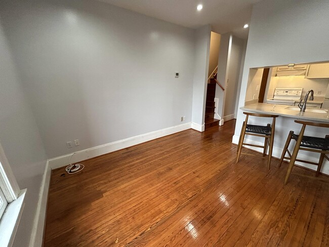 Photo - 1326 Vermont Ave NW