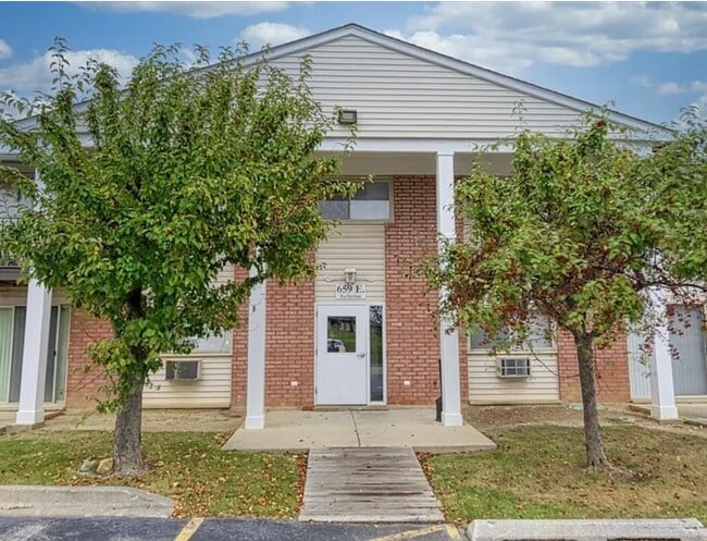 Building Photo - 659 E Fullerton Ave Unit 109