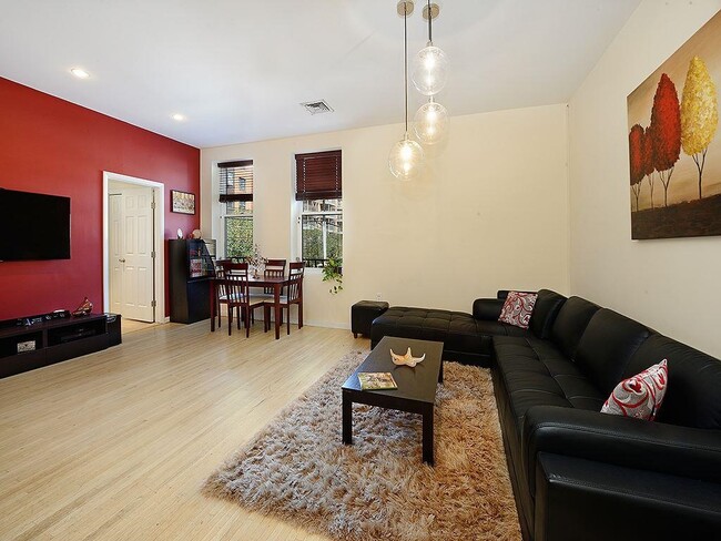 Building Photo - 456 9th St Unit 1