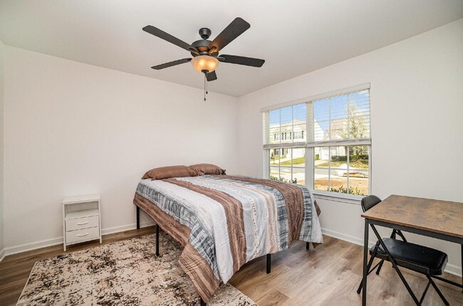 Building Photo - Comfortable & cozy Charlotte Townhouse 10 ...
