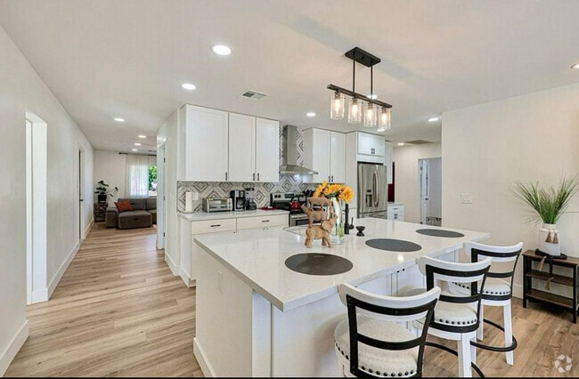 Building Photo - 8117 E Osborn Rd Rental